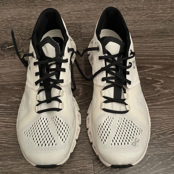 On cloud shoes - Picture 3 of 6